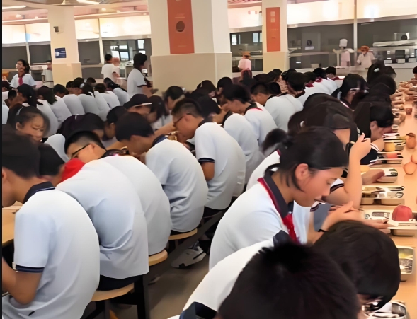 盯紧”关键人“：智慧食安监管筑牢校园餐安全网